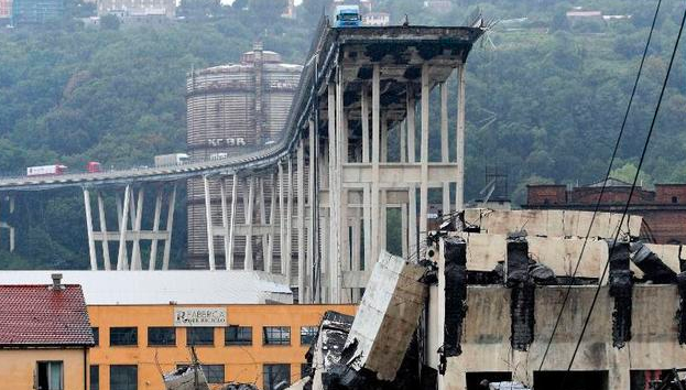 意大利公路大桥倒塌，造成20多人死亡
